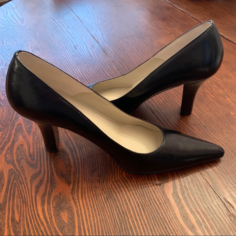 ANNE KLEIN Classic black pump